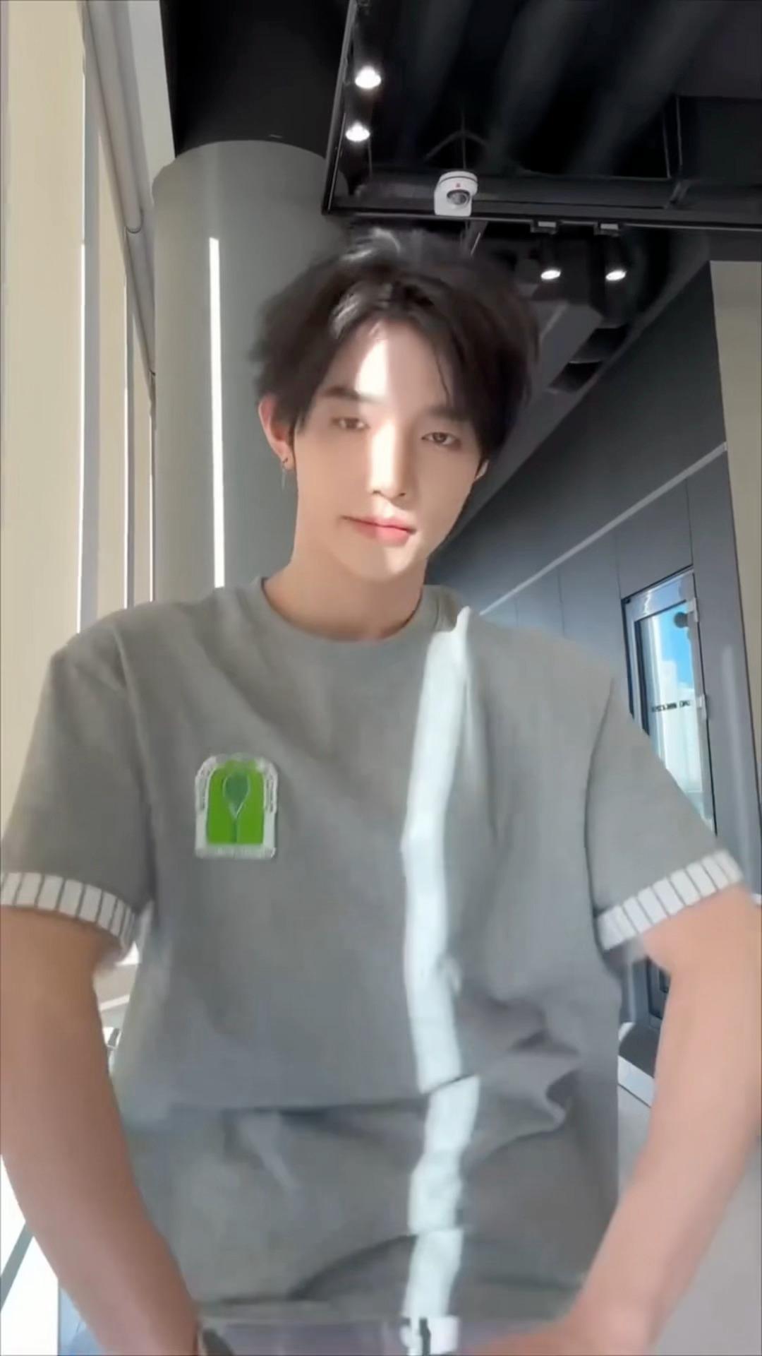 章昊跳nobatidao 章昊单人cha来啦 章昊跳nobatidao 好帅好带