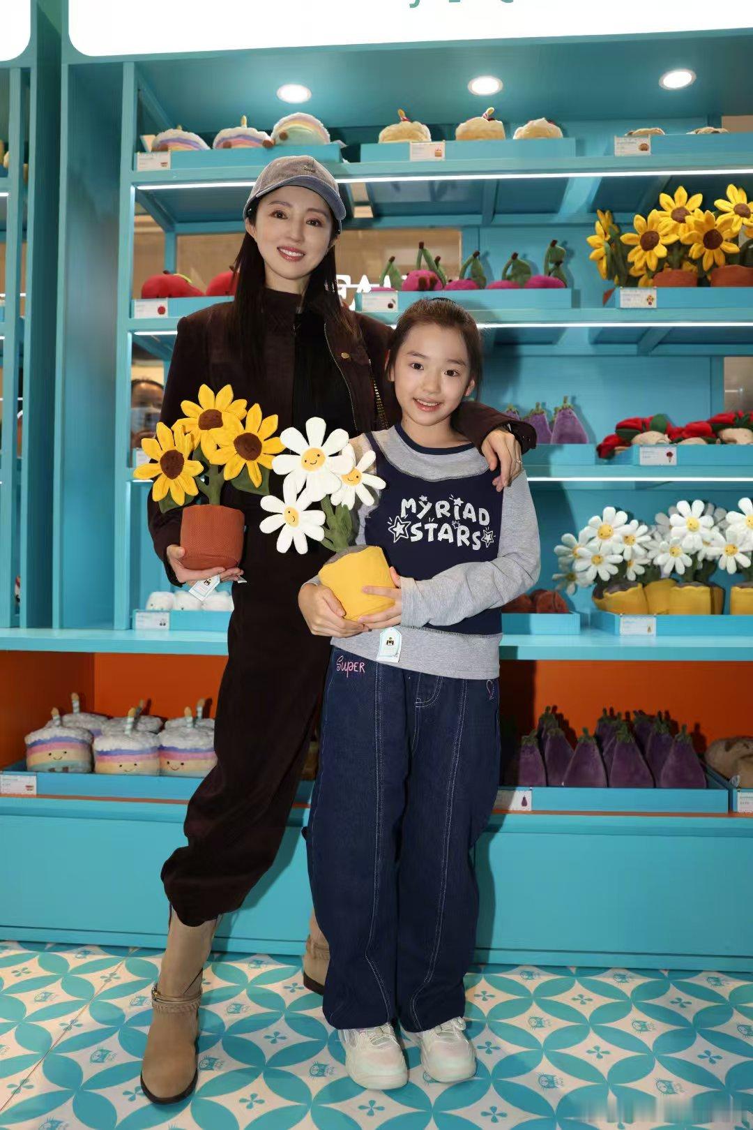 董璇让粉丝相亲带上小酒窝谁被董璇可爱到！误以为粉丝五一回家相亲，让带小酒窝去把关