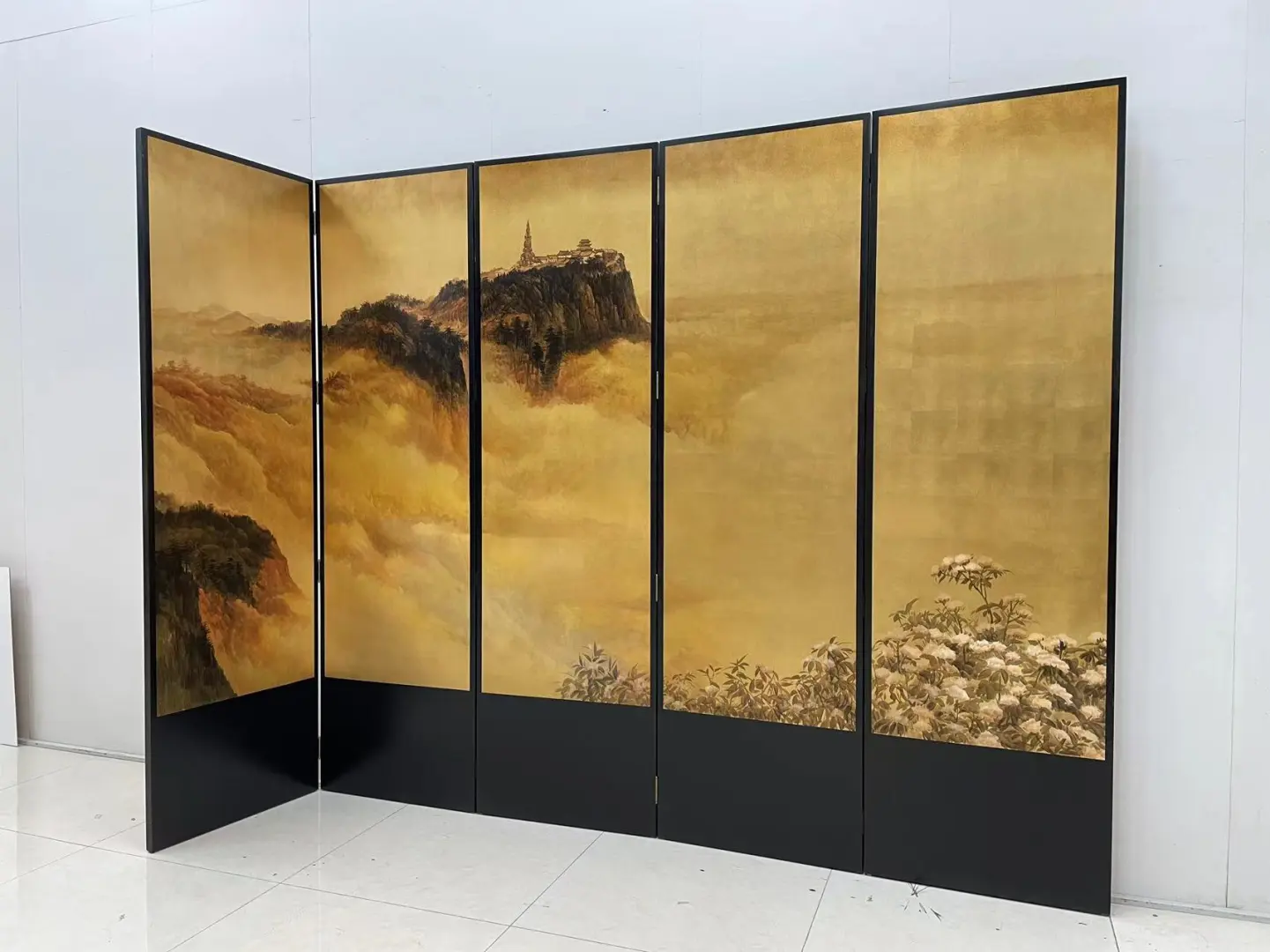 峨眉山顶风景金箔屏风