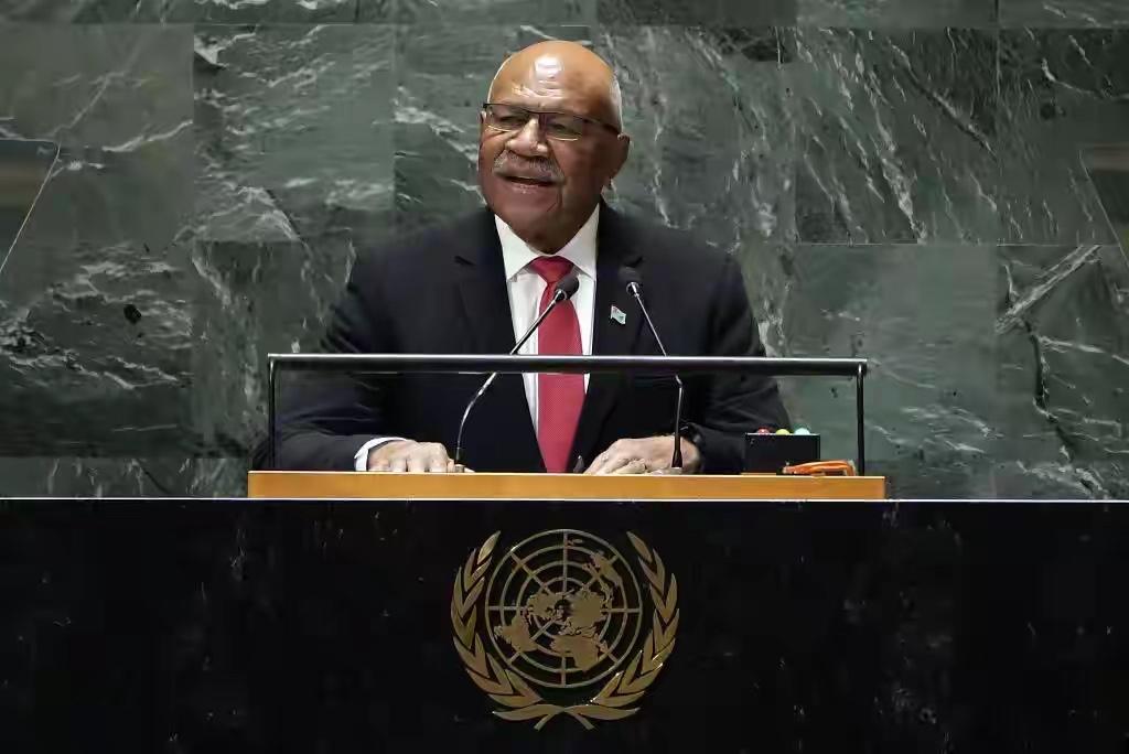 吃着中国的饭，砸着中国的锅的斐济驻联合国大使窜访台湾！斐济一定是没钱花了，用这样