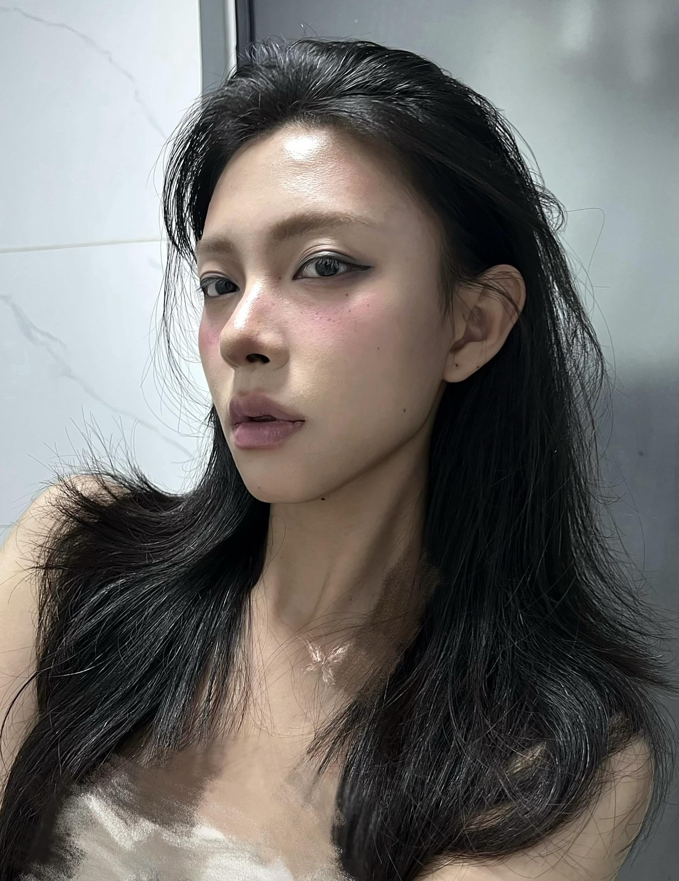冷脸 轻欧美 小麦色 厌世脸