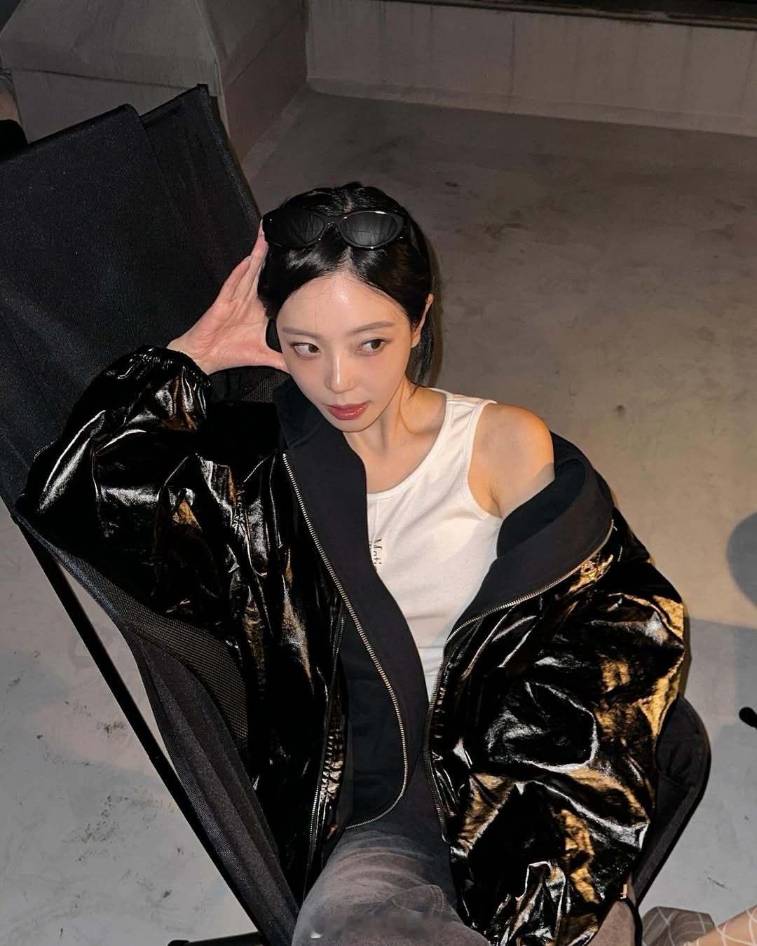 单身即地狱尹厦情ins更新 ​​​