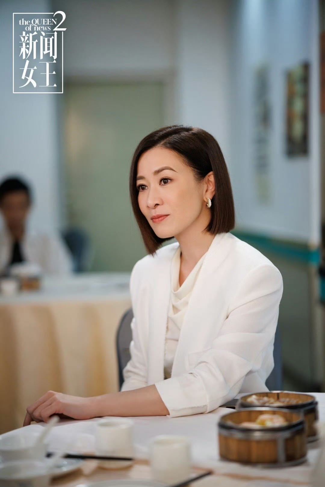 佘诗曼在演艺界打工28年，古今职场角色信手拈来，专业感满分。48岁跨界AI角色，