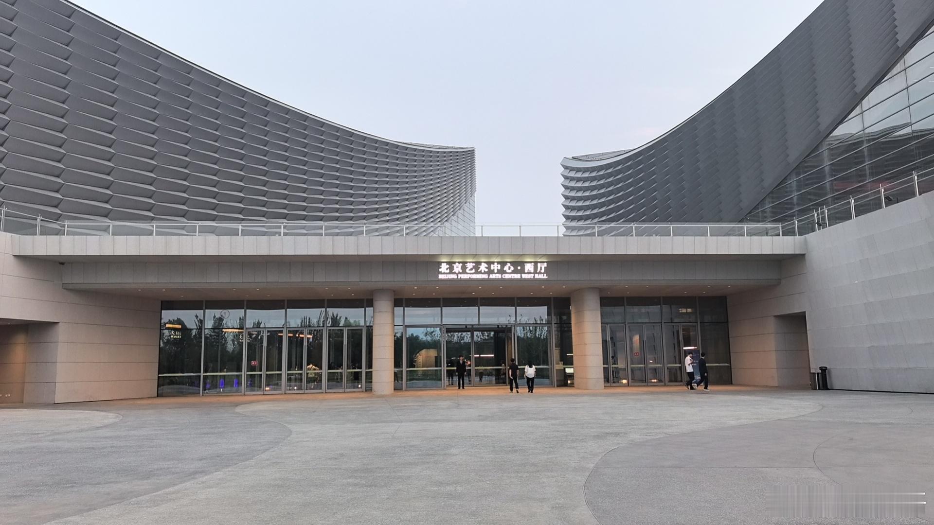 这个建筑怎么样？是不是很震撼？ ​​​