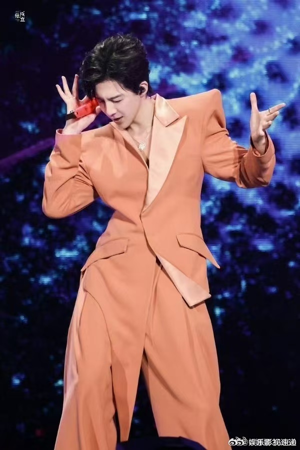 只知道刘宇宁身材很曼妙 谁说曼妙只能形容女生，刘宇宁用实力打破刻板印象，这身材这