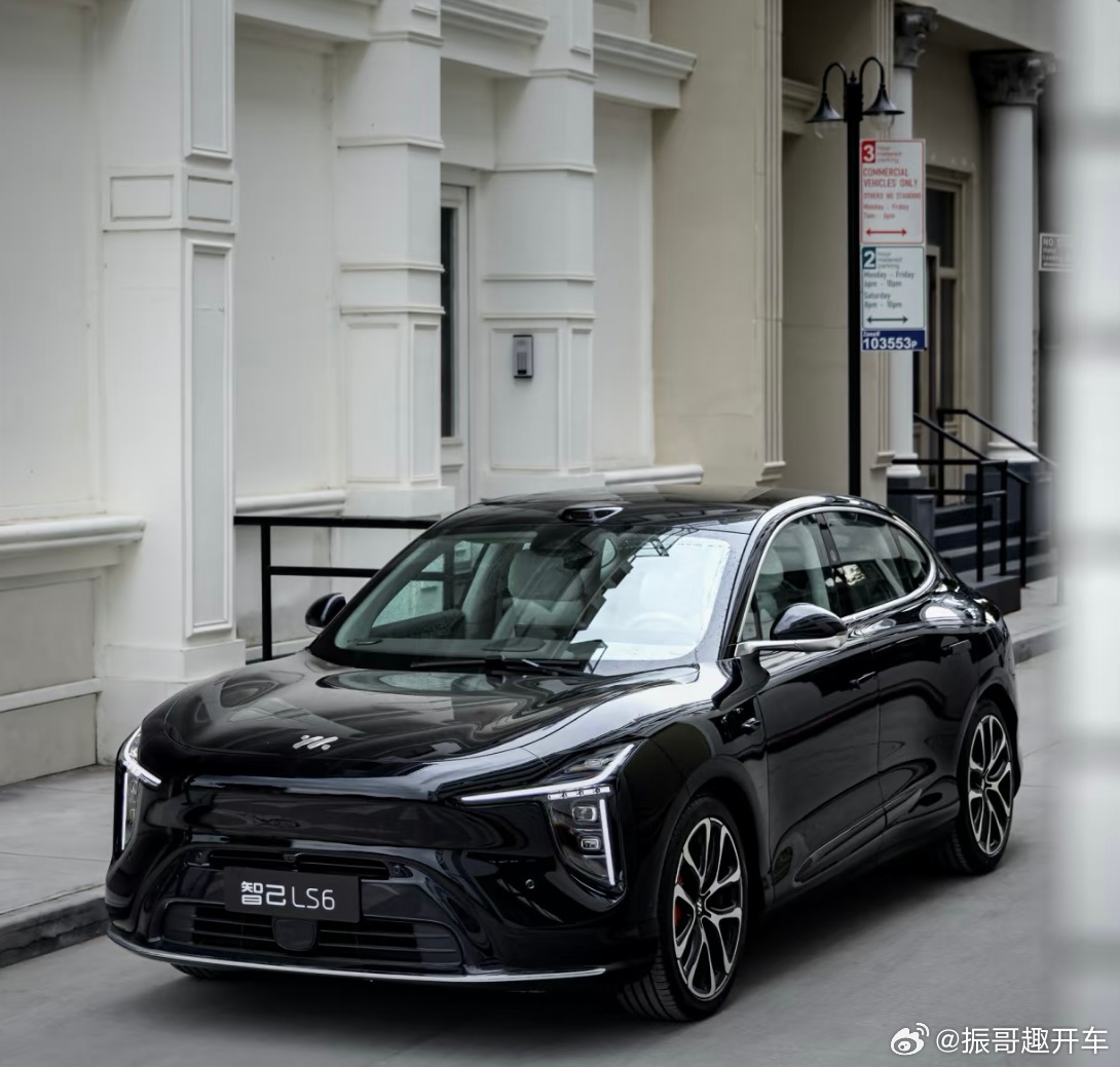 新一代智己LS6还是太全面了新能源汽车大v聊车 新一代智己LS6售价19.79万