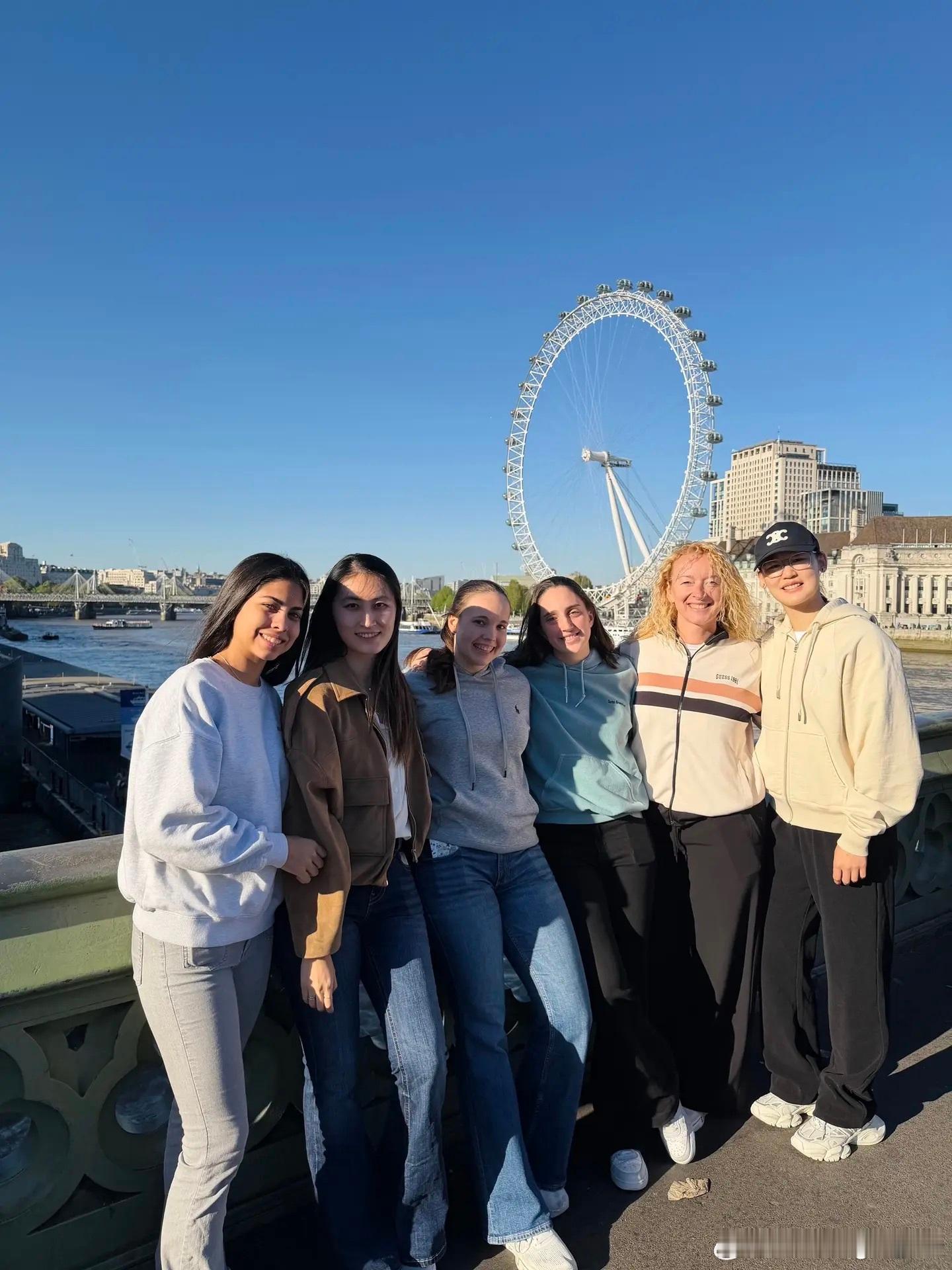 肖瑶茜：伦敦世乒赛团体赛 🇬🇧🏓 乒乓女孩 伦敦世乒赛 英国 比赛 开心快