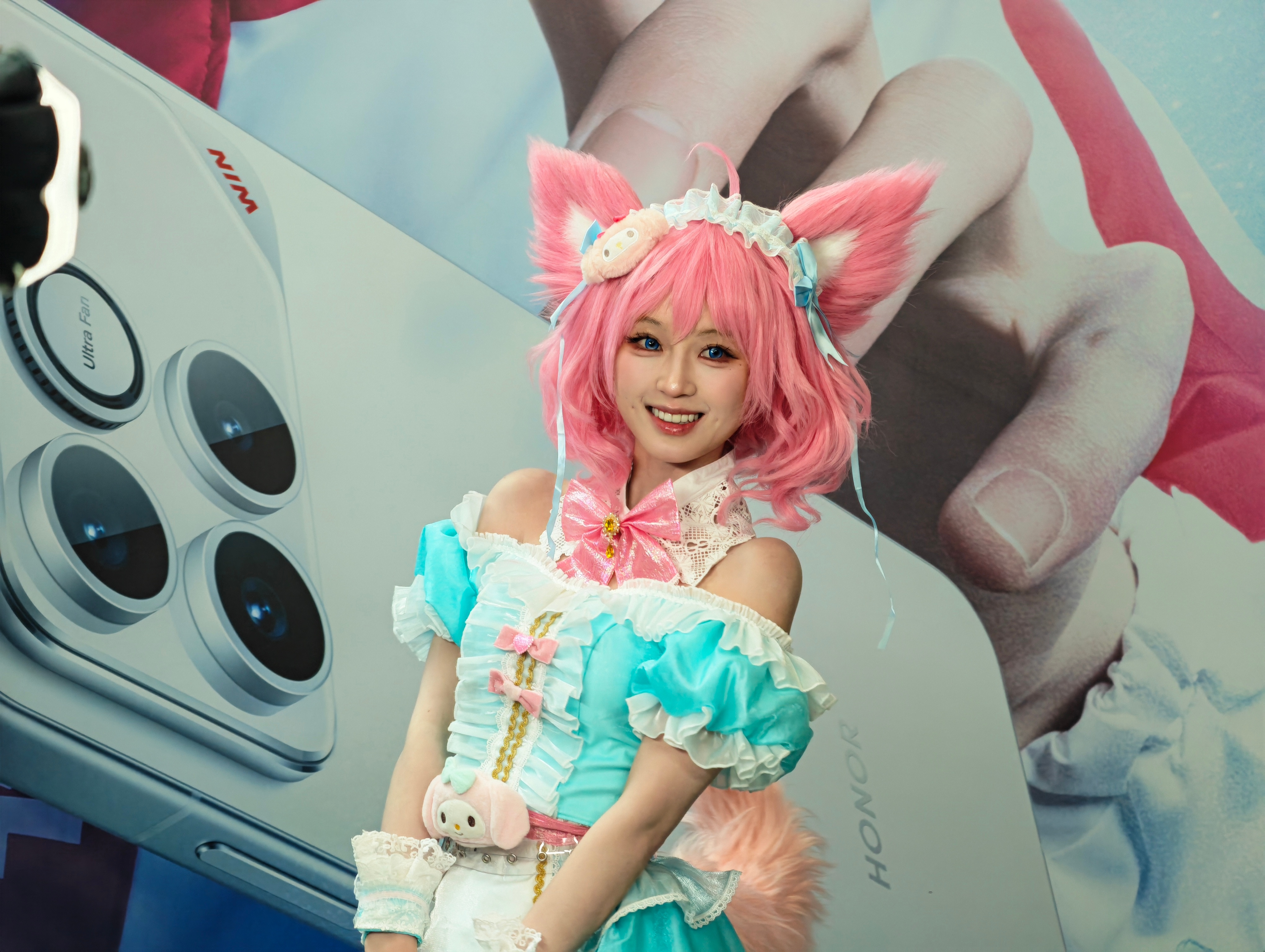 荣耀WIN发布会马上开始了，给你们看看这个可爱的小狐狸荣耀发布会