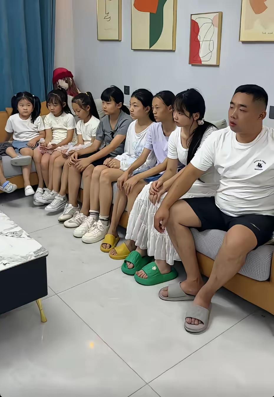 这家人够拼的为了能生个儿子结果前7个都是女儿，现在老婆又怀上了，你们说是儿子的概