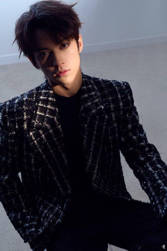 影视之路开门红！幸运加持+自身努力，认真的少年最耀眼～ 