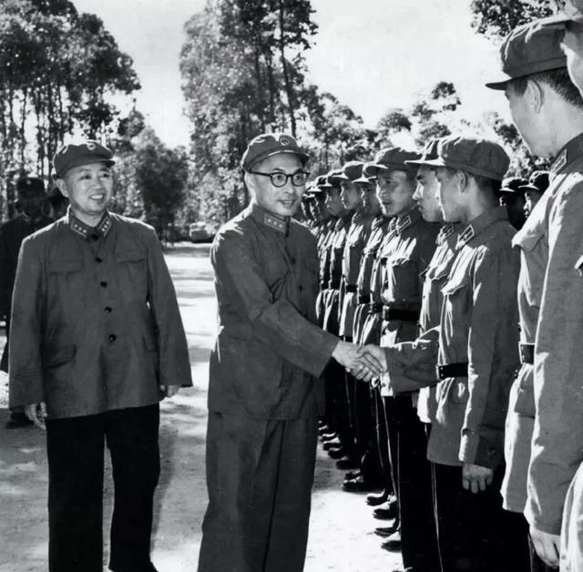 1951年，第28军派出1个通信员，来第10兵团司令部送文件。正是中午，司令部管