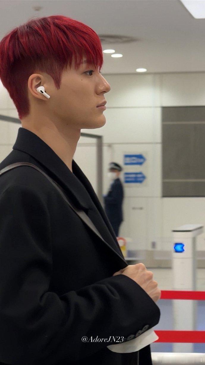 李帝努机场大衣造型太戳心！又甜又欲的小狗狗，舞台豆德拉满，新剧投球手角色完全是本