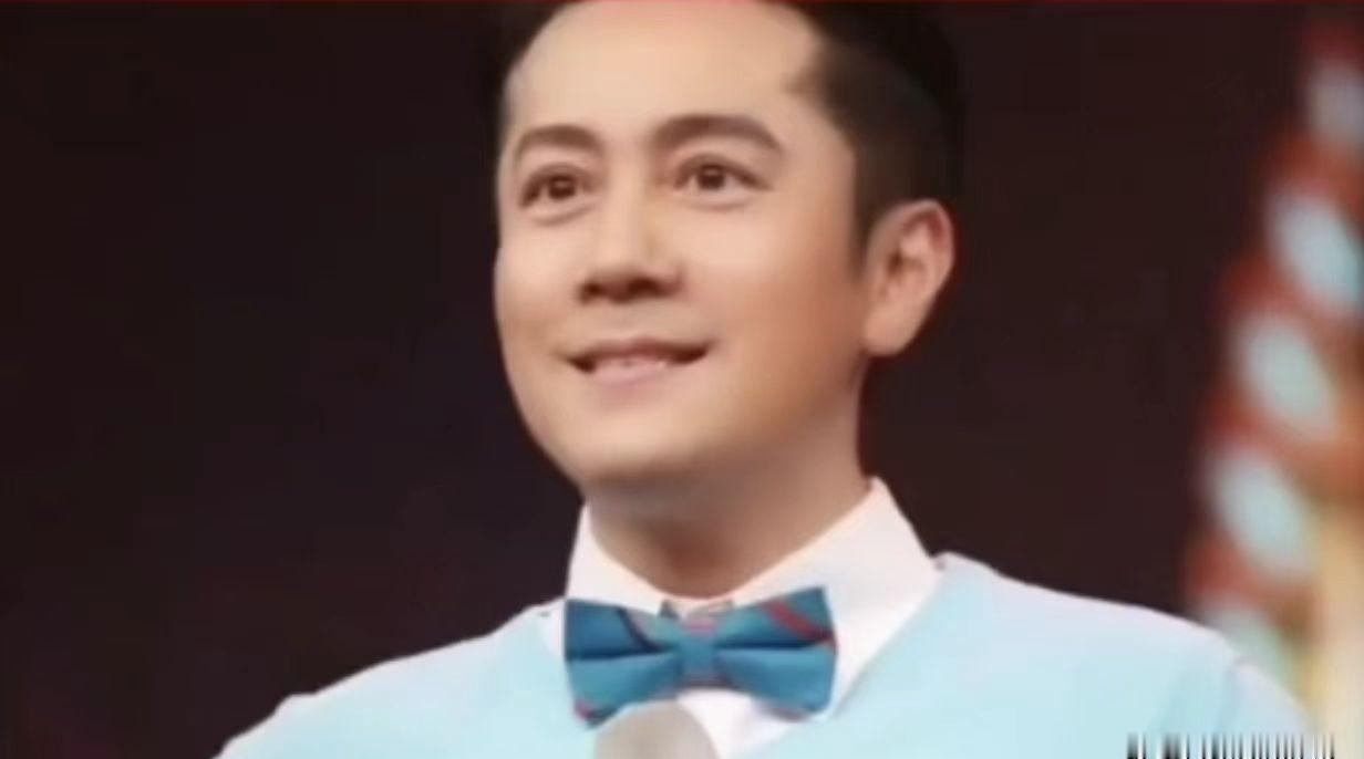 别再骂沈腾贾玲了。
大数据显示，骂他们的人和盼他们的人是同一批。
你刷到的“春晚