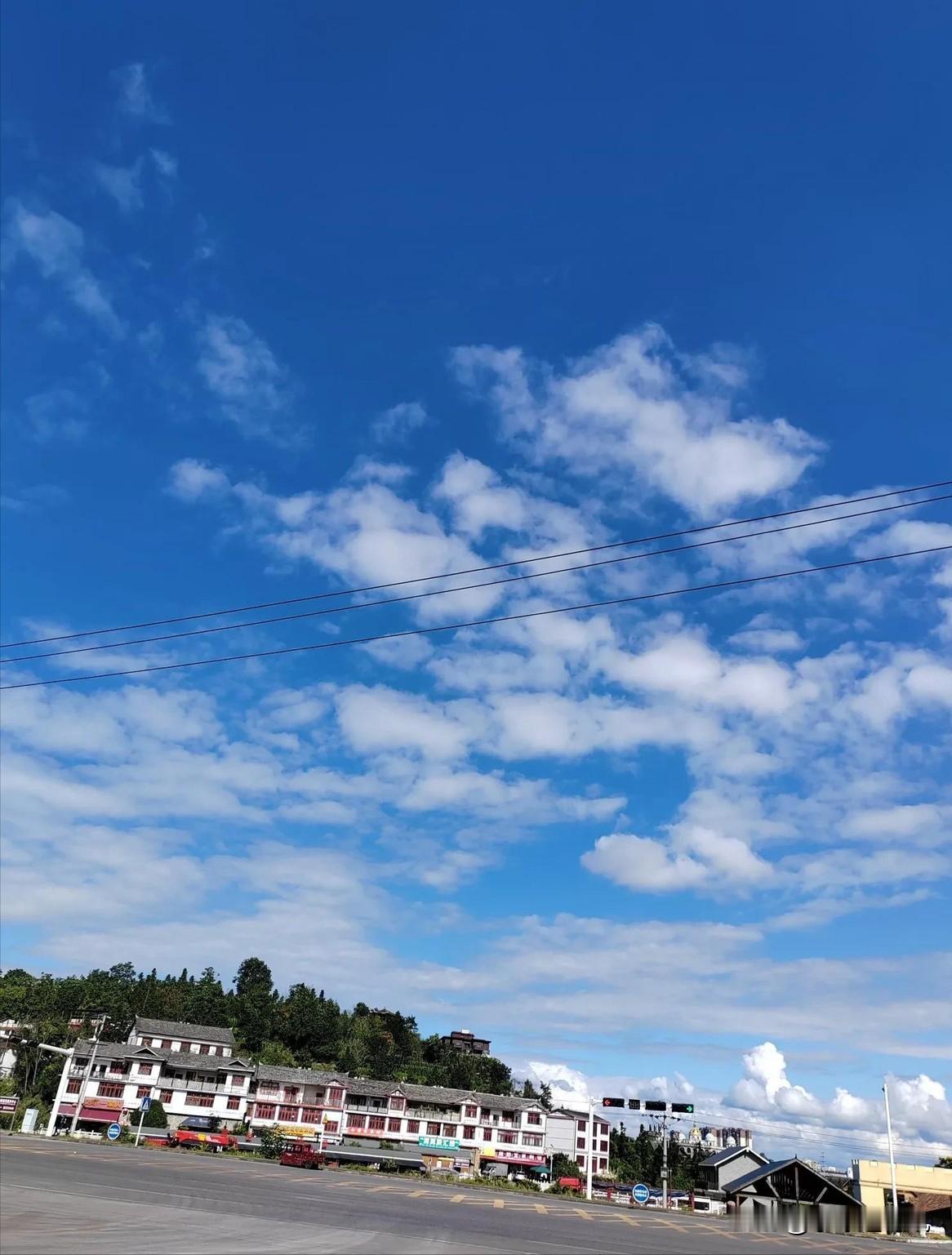 争取拿到3600

南京，一座充满历史和现代气息的城市。在这里，一对退休夫妻为了