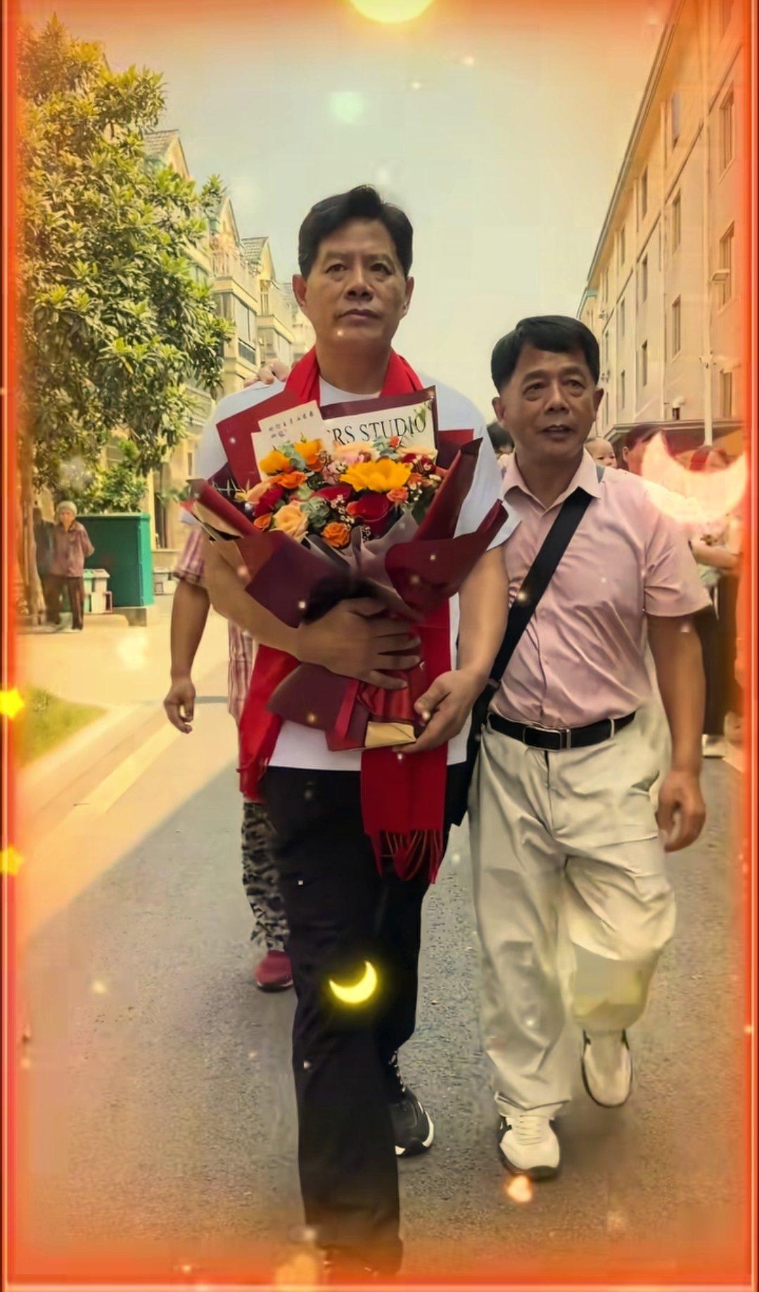 【失散58年的同卵双胞胎重逢：脸长得一模一样，身高竟差了整整20厘米！】
浙江海