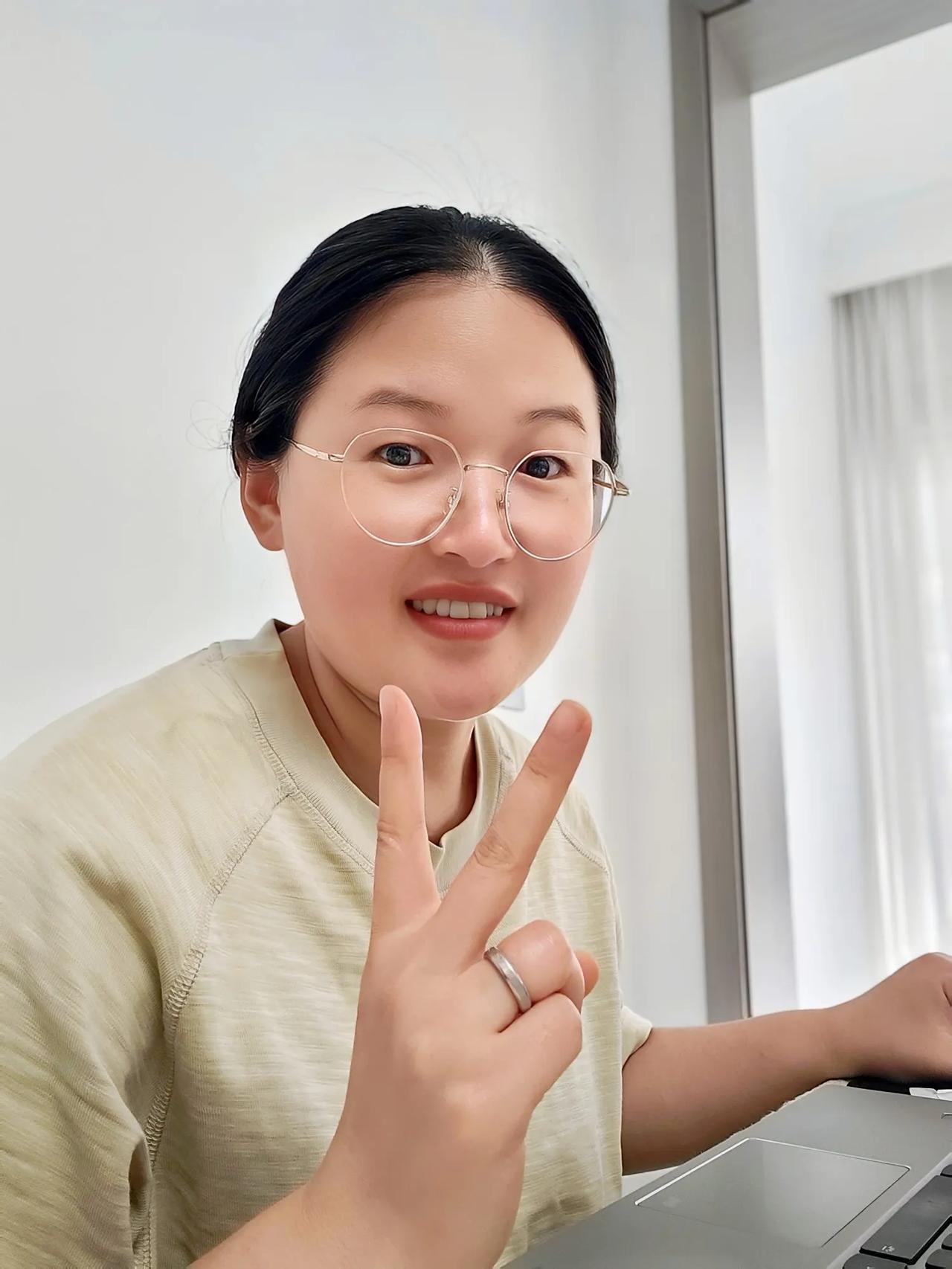 随笔（2025年5月7日）

一不小心又到了这个点儿，上午和荣荣视频聊天，一不小
