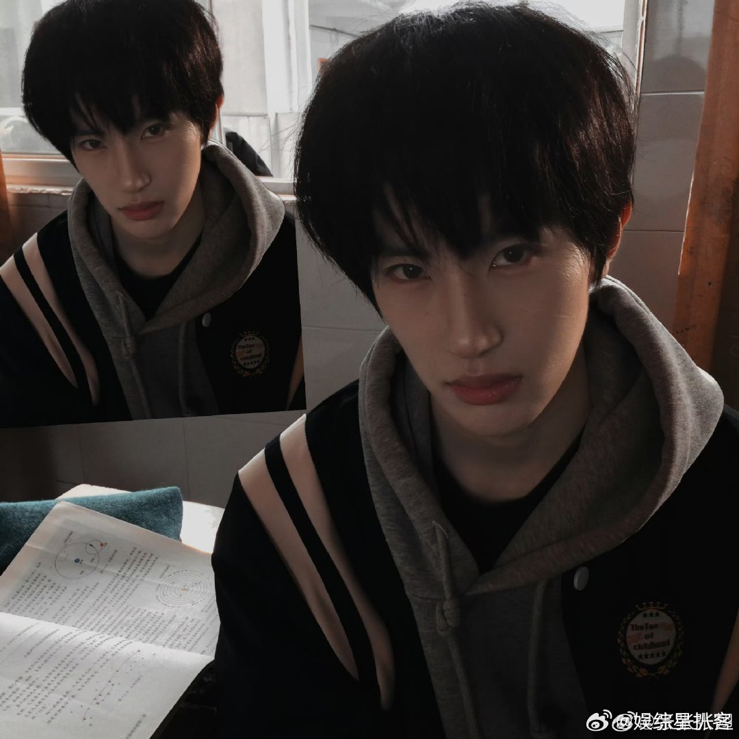 张翅再现奴才在台词 直播宠粉太实在，粉丝一提立马说“奴才在”，低音台词氛围感直接