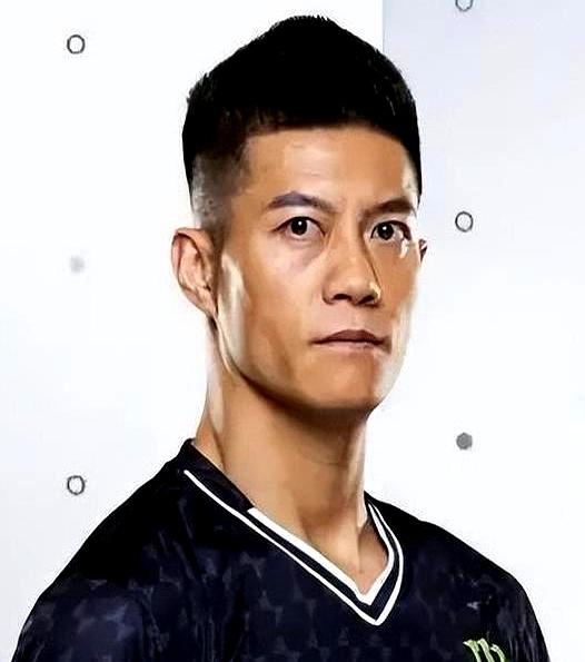 传统武术和现代搏击的碰撞，出现了一次不小的意外。
 

赵鸿刚被扇耳光瞬间KO，