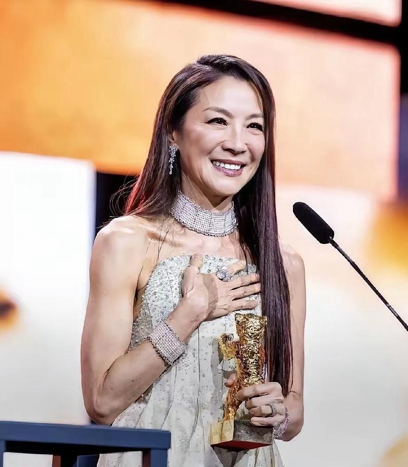 巩俐没想到，张曼玉没想到，杨紫琼这是又要大火一把！

奥斯卡影后（亚洲首位唯一）