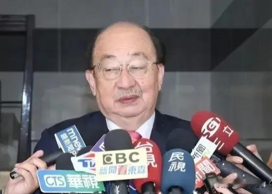 蓝绿签字白不签，蓝白聚餐绿不在！
   昨有关于“台糖公司猪肉含有瘦肉精”一事邀