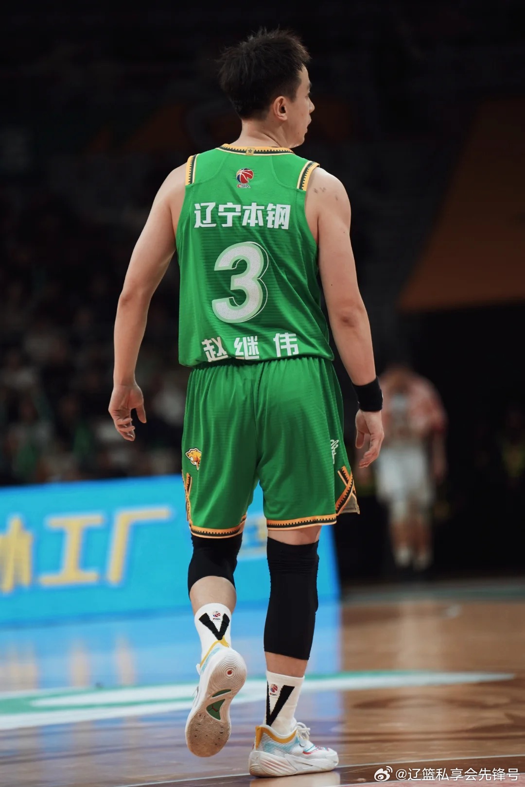 北京时间3月30日19:35，CBA常规赛第32轮将上演关键对决，辽宁男篮客场挑