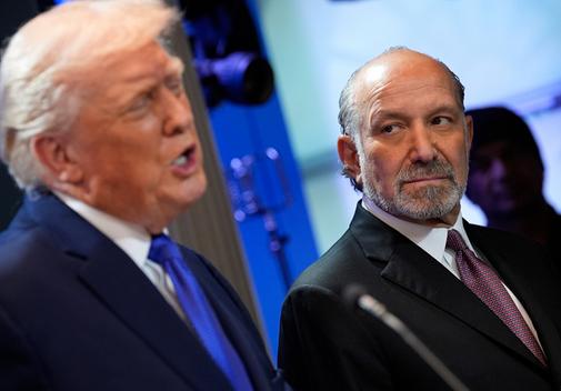 特朗普考虑对六大行业征收新的“国家安全关税”

据《华尔街日报》2月23日援引知