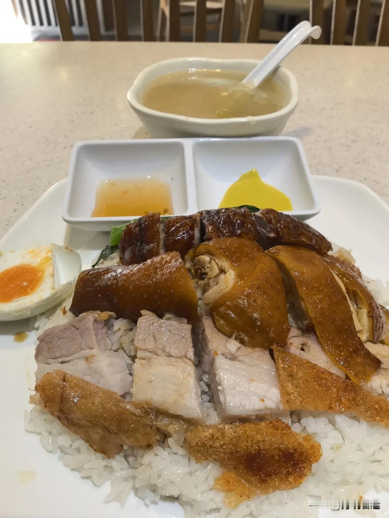 白饭香气溢，肉香满桌来。#越吃粤有味# #品味粤菜美味#