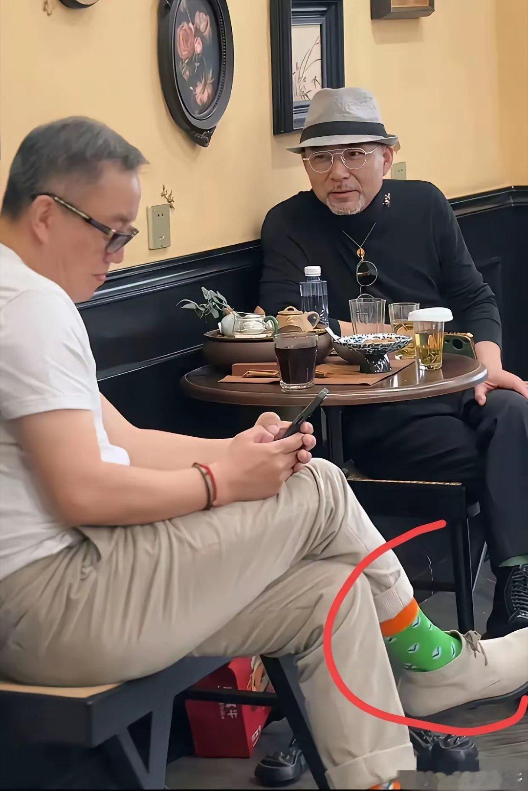 难怪能成为娱乐圈的顶流呢，私下真的是潮爆了。 