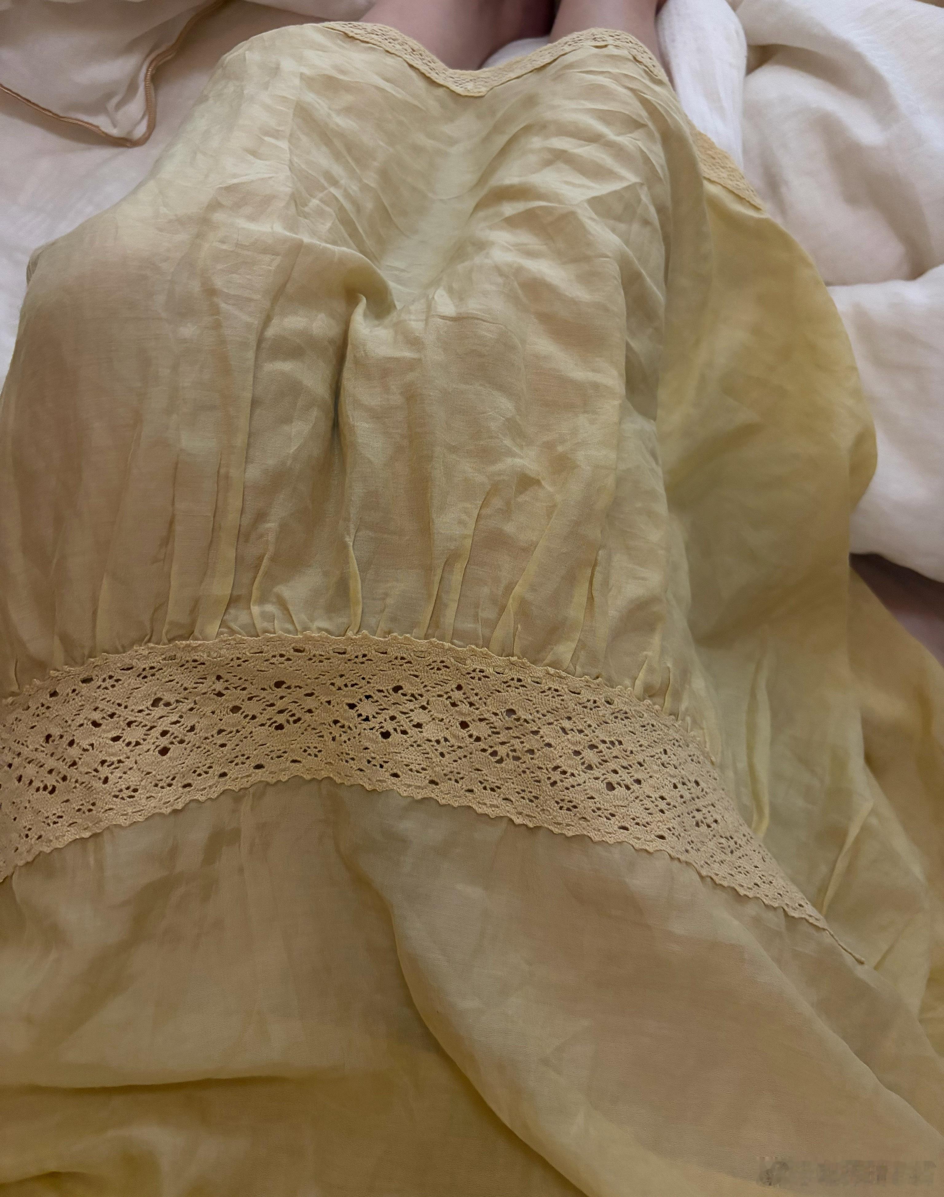 这家的衣服材质好好，内外都真丝棉麻talasa 合适做睡衣，版型都比较松垮购物分