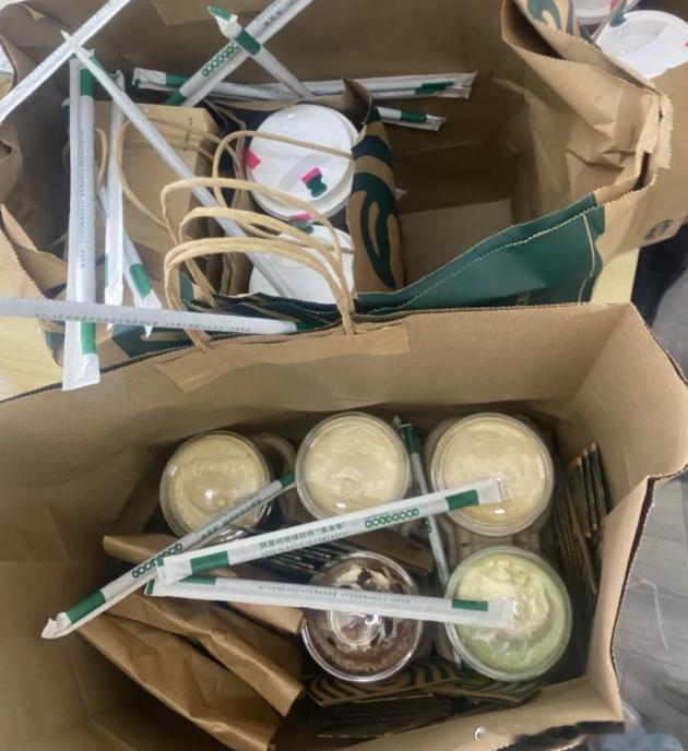 昨天我忙到很晚才休息，到今天晚上状态都有点困顿。老唐点杯咖啡提提神，顺便也给其他