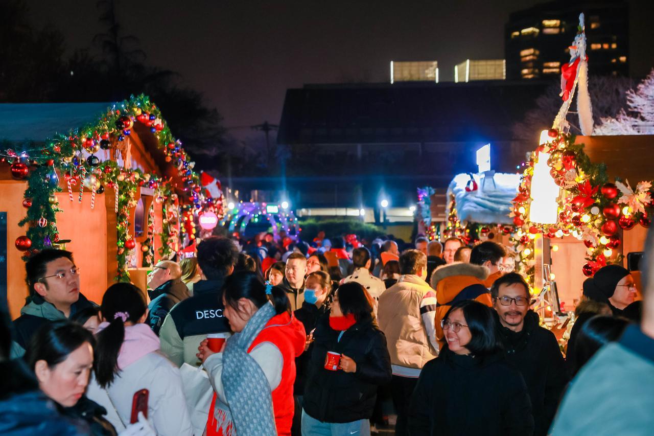 降临节，降临节——点燃一盏小灯吧：圣诞慈善市场在周末的德国大使馆又双叒举行了。