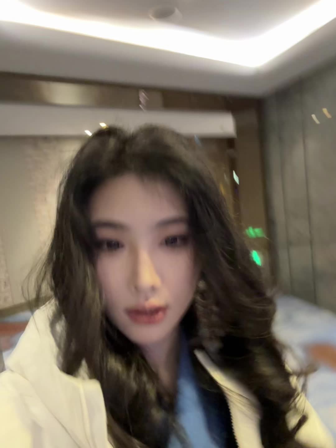 起初我以为我们不会相识 随后就是我们的第一个春天