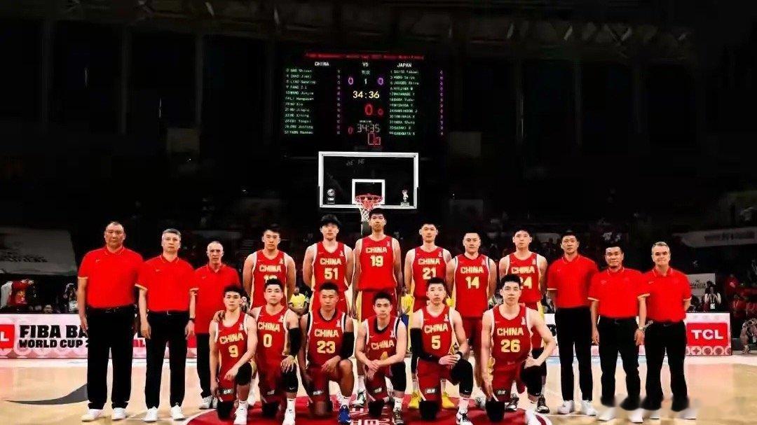 两大核心离队，男篮反而要活了？说句可能挨骂的话。杨瀚森和王俊杰走了，未必全是坏事