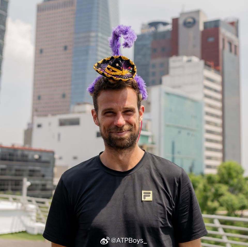 看惯了大过脑袋几倍的sombrero和大葫芦，还第一次见这种迷你版的，想拥有。（