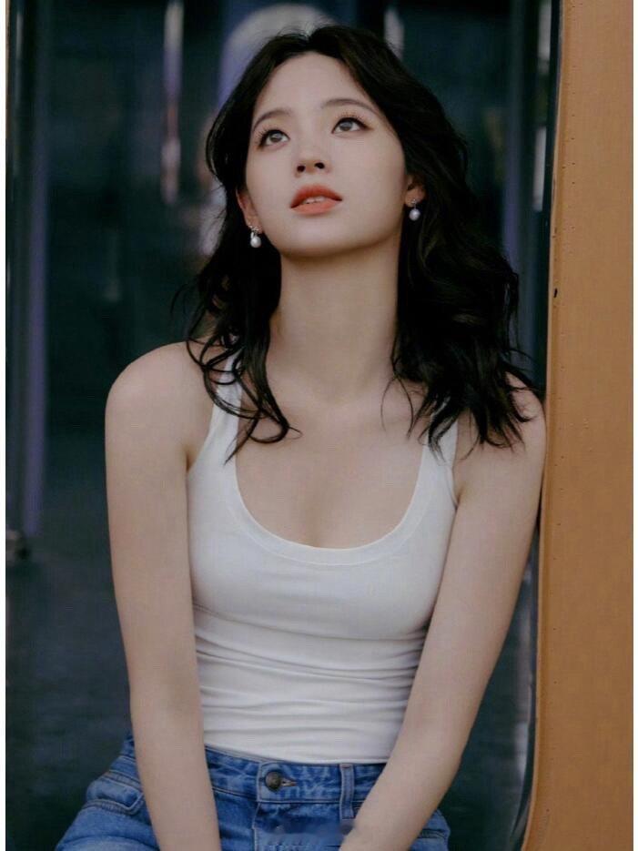 欧阳娜娜是邻家有女初长成，纯欲迷人 ​​​