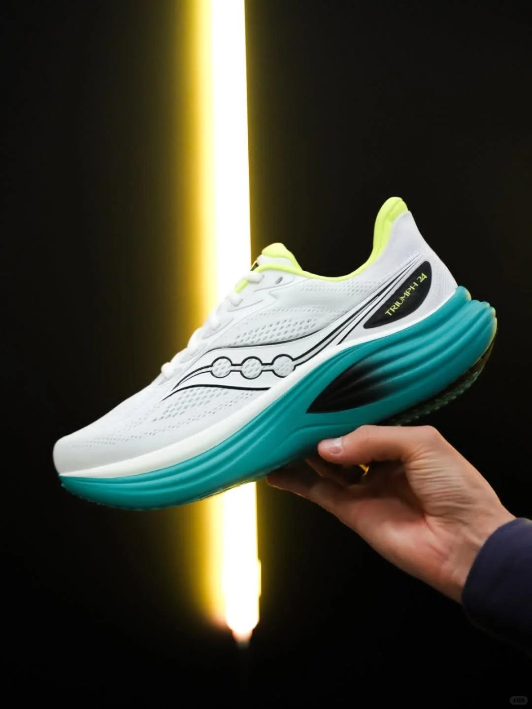 【Saucony Triumph 24 前瞻：把“踩云感”卷到新高度】
如果你觉