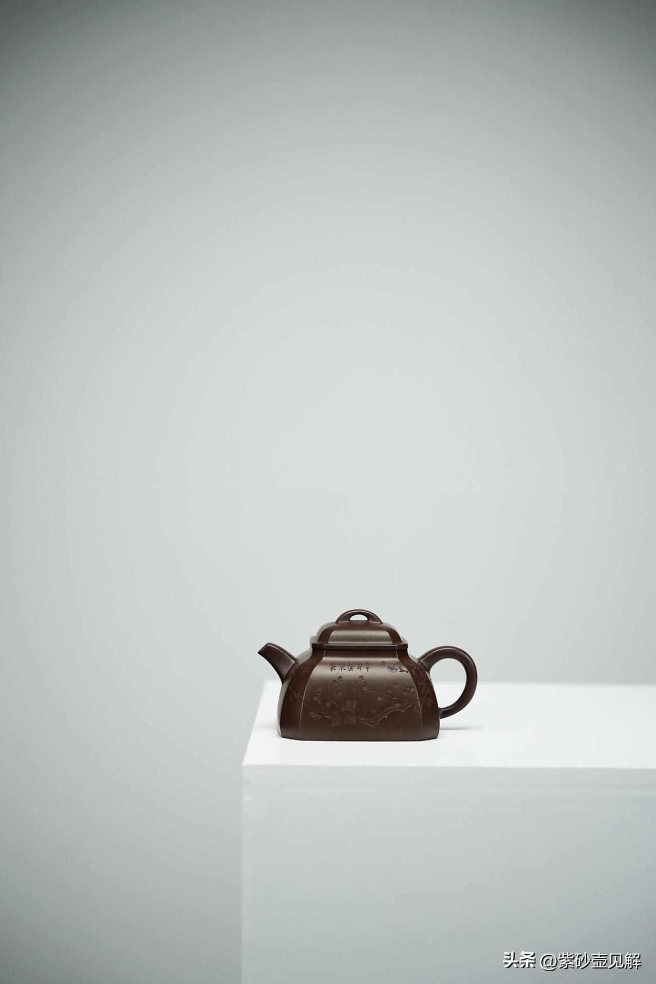壶于茶具,用处一耳。而瑞草名泉,性情攸寄,实仙子这洞天福地,梵王之香海莲邦。审厥