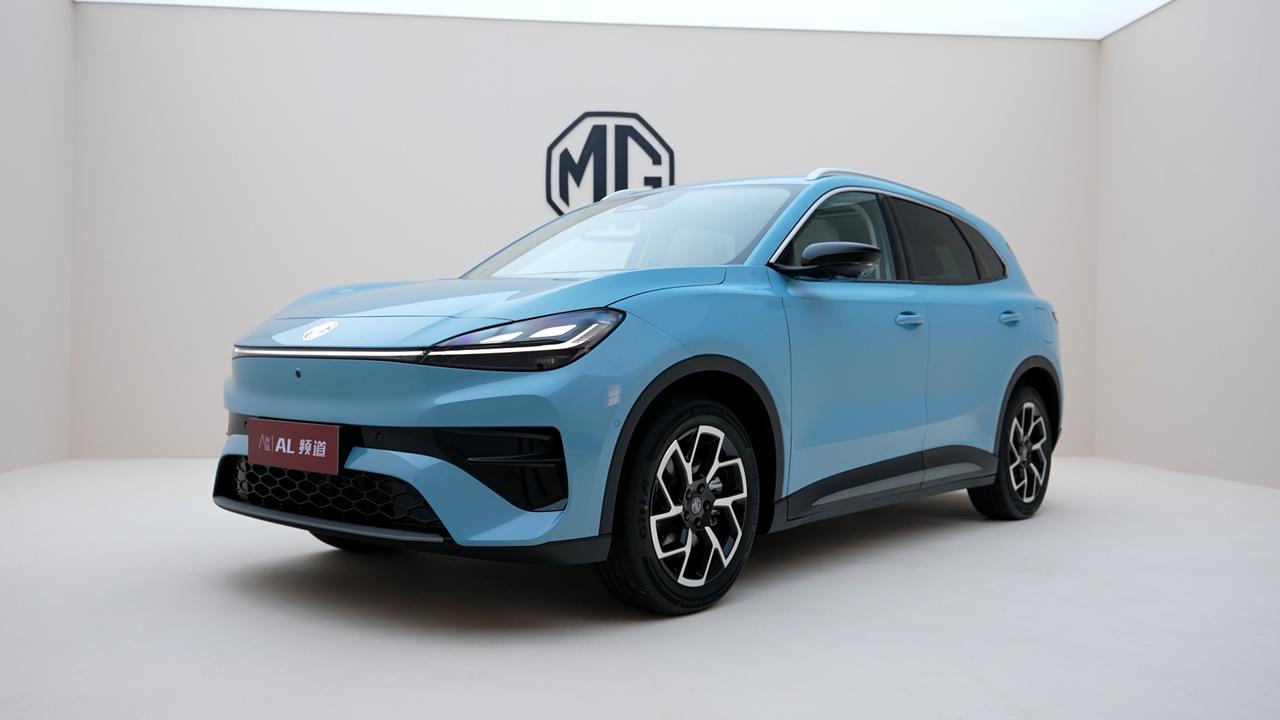 朋友们MG4X作为MG4的SUV 版本，已开启盲订，9.98万元起的定价，直接把