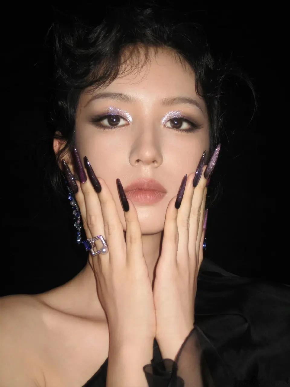 王亚飞致力于把每个女星都化成网红…… 