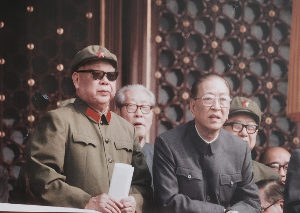有一次粟裕大将住进了301医院，正巧开国上将陈锡联也在医院里住院。粟裕就专门去看