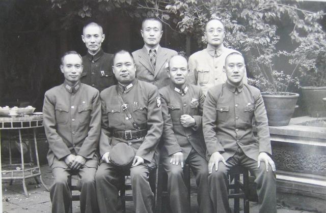 黄埔五期为何没出名将？好样的都投了红军，留级生都归了老蒋
为什么在国民党内部，黄