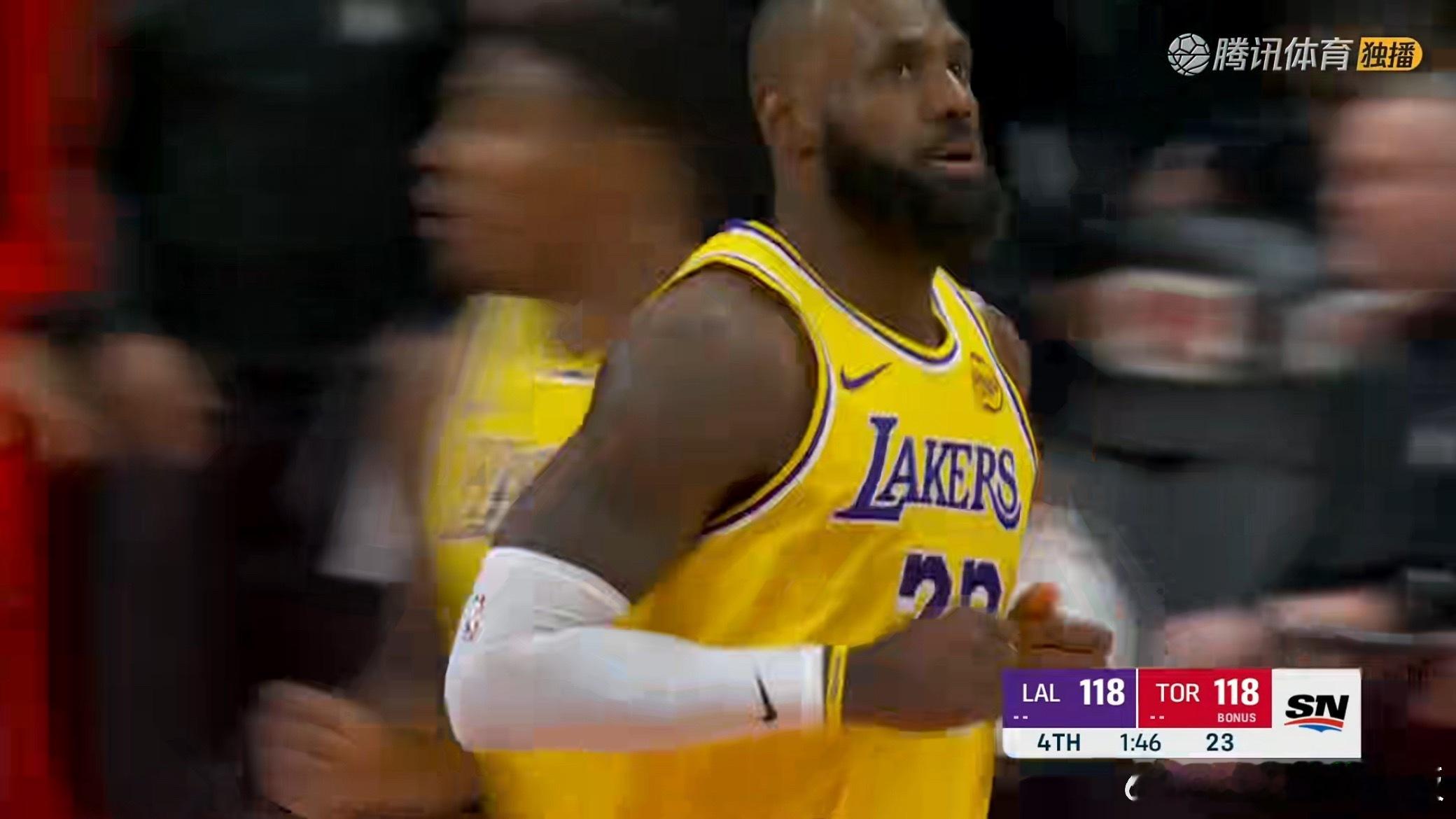 118平！詹姆斯快攻上篮命中 