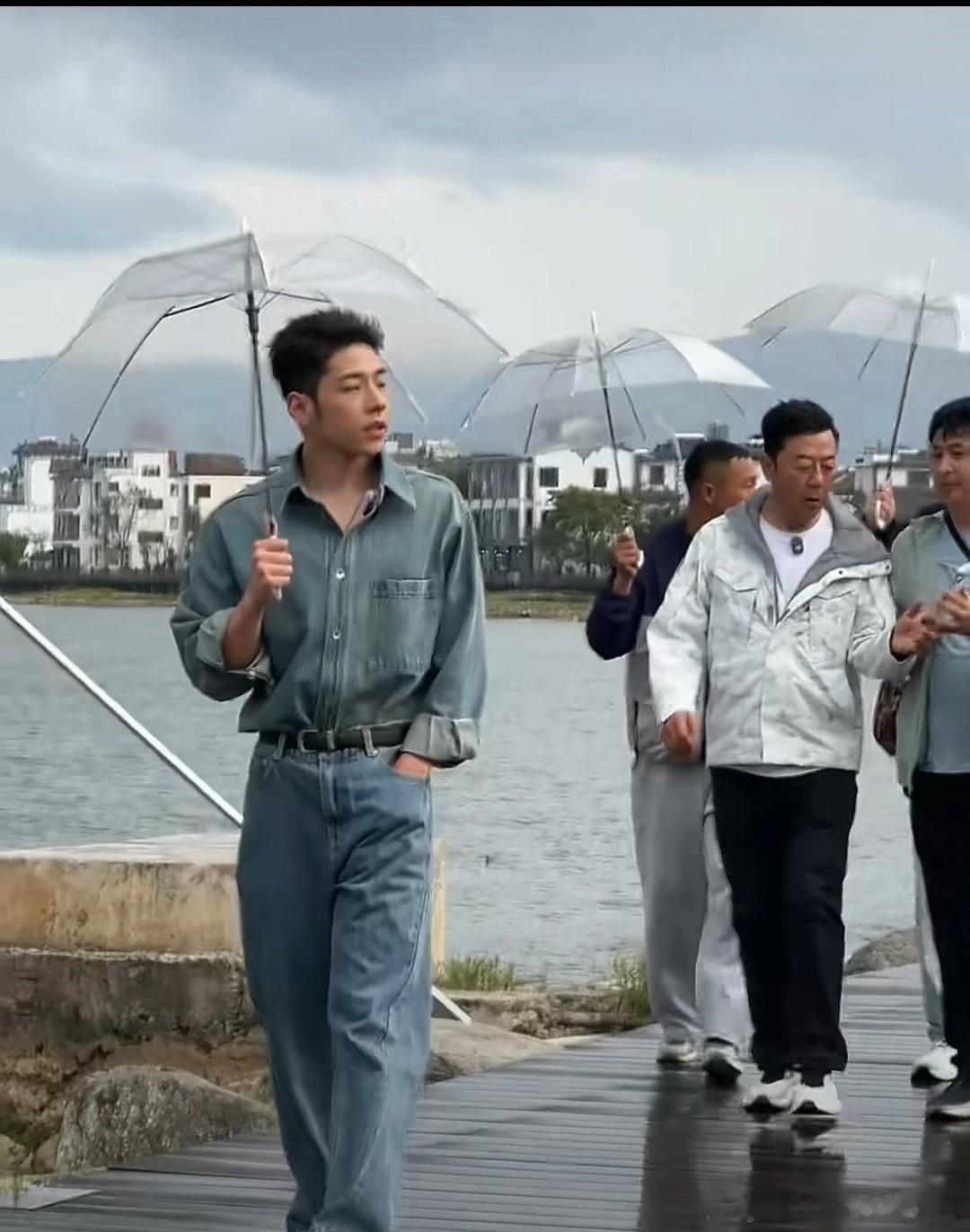 《爸爸去哪儿》石头长大了！19岁身高超郭涛，网友偶遇直呼认不出 