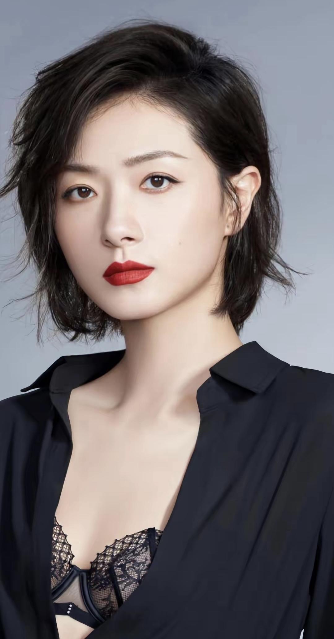 谁懂啊！刷到杨蓉演短剧时，我还安慰自己：或许是剧本够特别？看到舒畅也下场，只能叹
