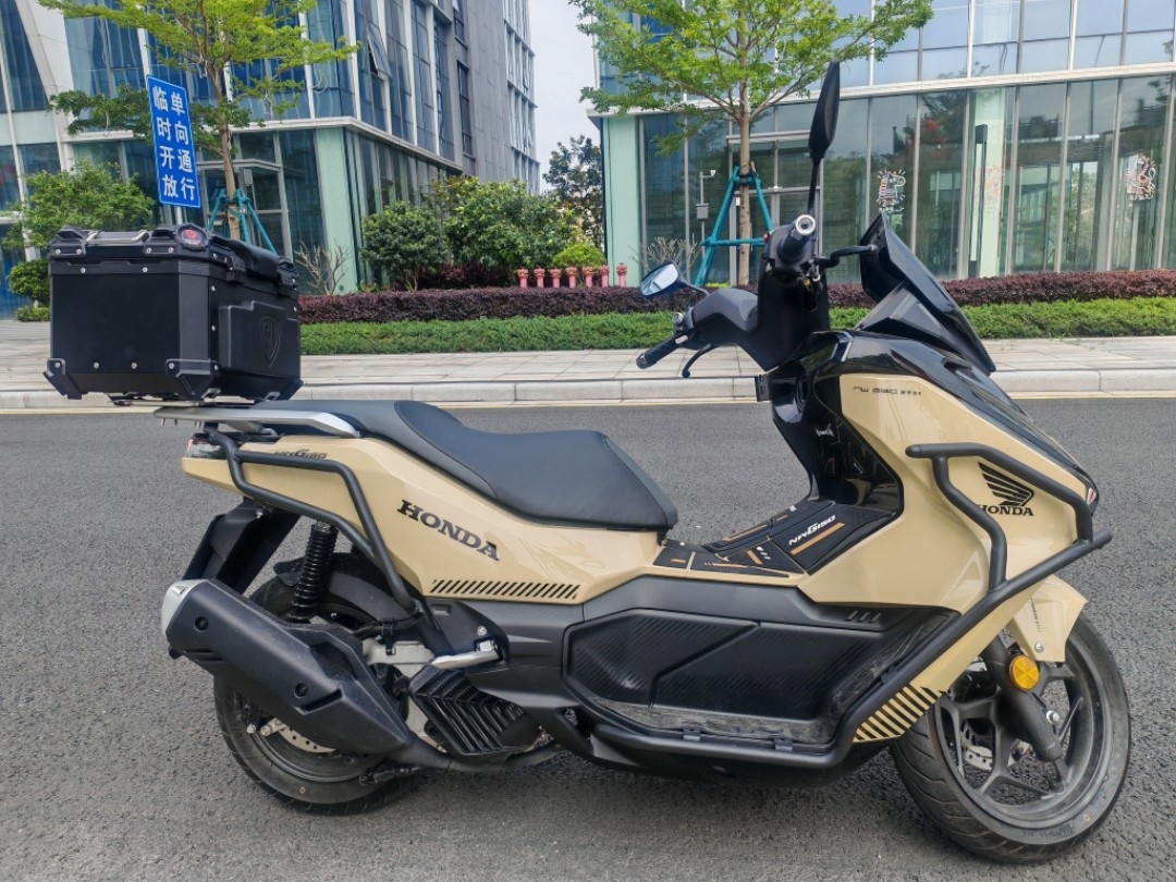 如果南京不限牌，我的那台机械师二代加点钱就可以上这台泥瓦工150了，哎… 拿再多