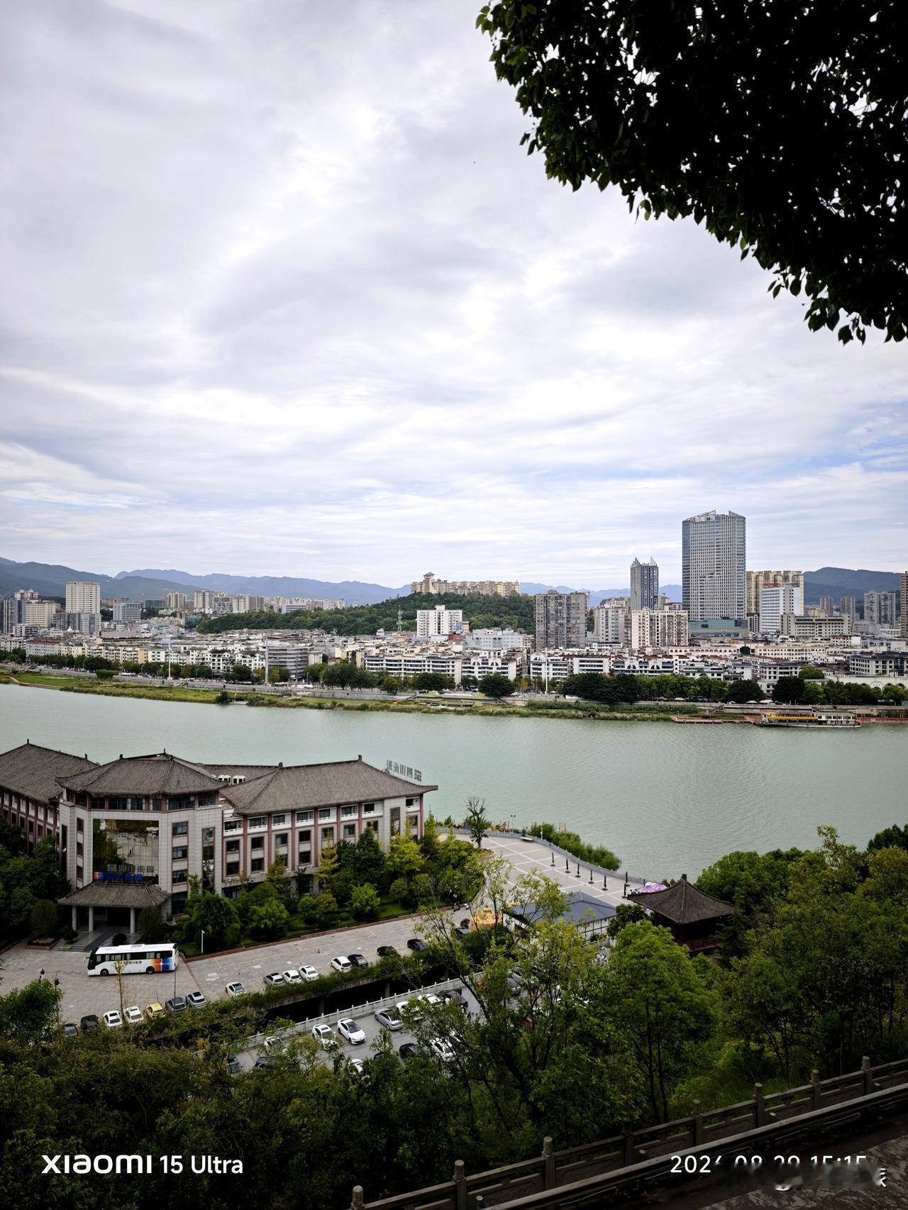 有人说，四川广元是一个把“烟火端上桌”的地方，如果你要去那种没有硬核与科技，又“