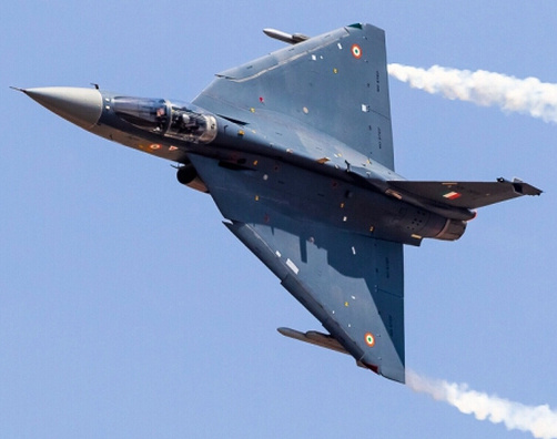 光辉战机光辉历史！1. 立项33年才服役，三代机研发“磨洋工”天花板2. 宣称国