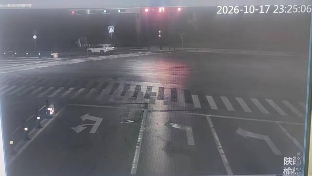 #问界起火#
上热搜了才发现这车是问界，估计网络舆论又不小……互联网流量大的车，每次出事故反噬越狠！