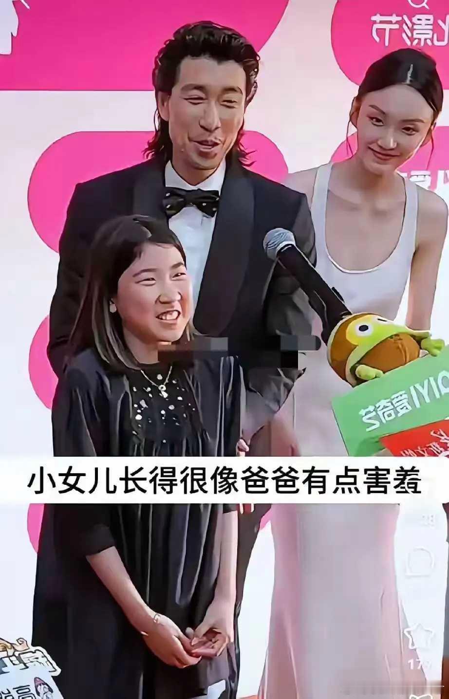 找个这么漂亮的媳妇，生出的孩子的颜值还是不行。 ​​​