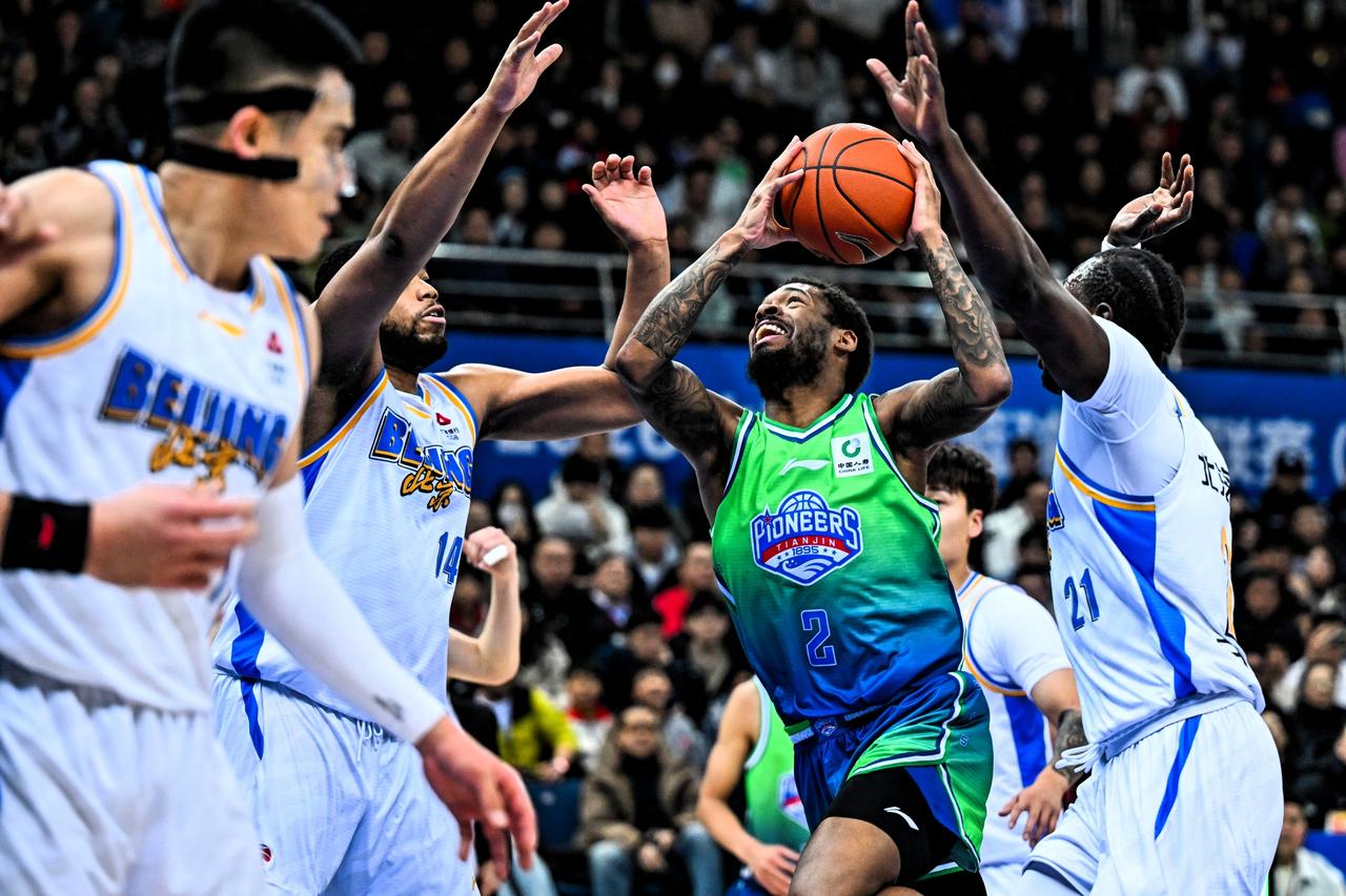 2025-2026赛季CBA常规赛焦点战中，天津男篮坐镇主场以93-78力克北京